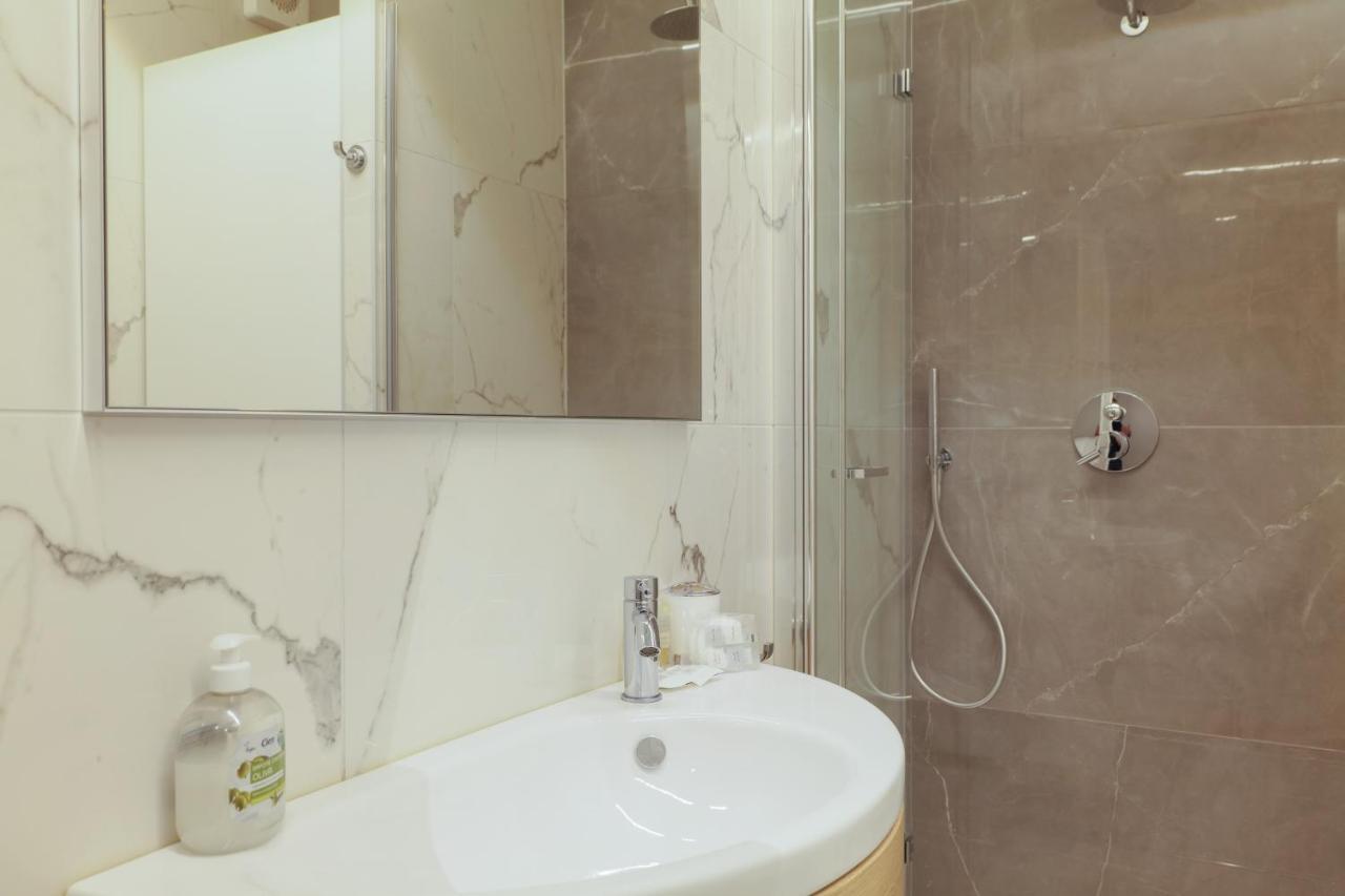 Mila Apartments Cavalcabo มิลาน ภายนอก รูปภาพ