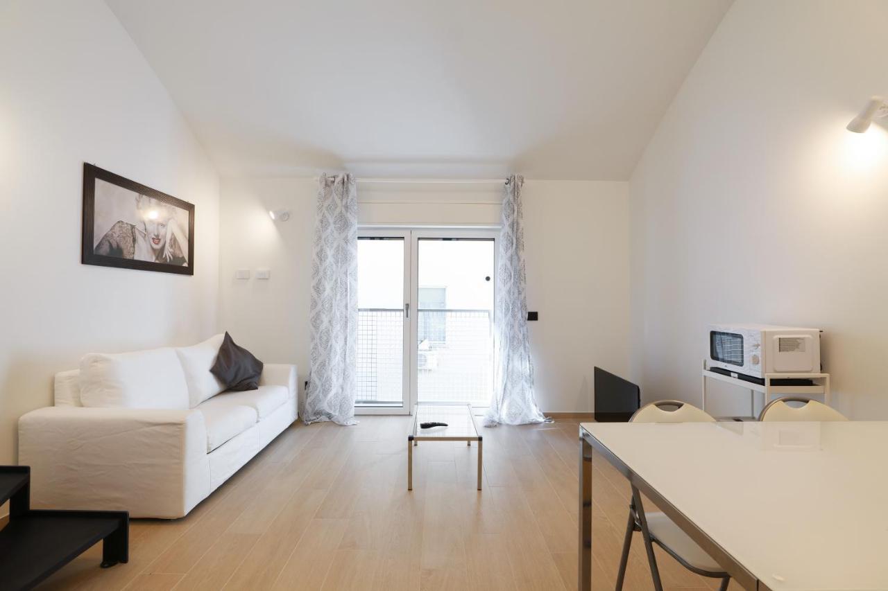 Mila Apartments Cavalcabo มิลาน ภายนอก รูปภาพ